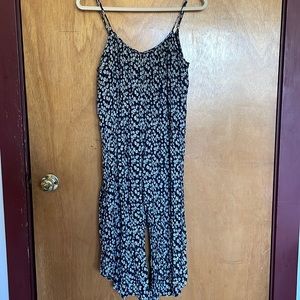 Very cute tiny daisy patterned jumpsuit